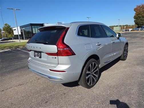 2023 Volvo XC60 B5 AWD Ultimate Bright