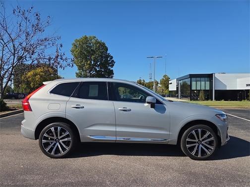2023 Volvo XC60 B5 AWD Ultimate Bright