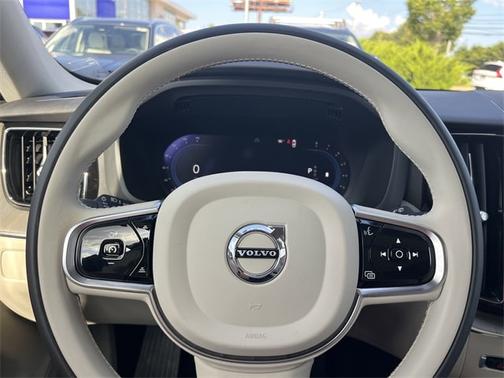 2023 Volvo XC60 B5 AWD Plus Bright
