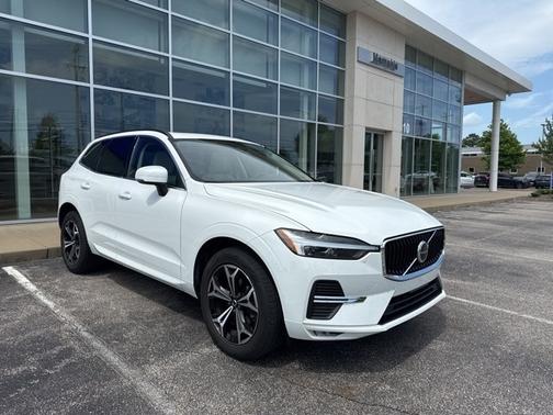 2022 Volvo XC60 B5 FWD Momentum