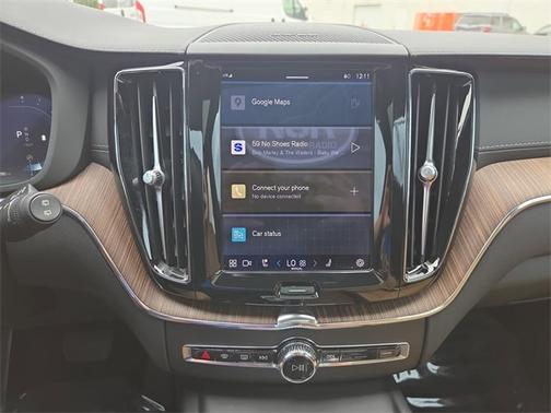2023 Volvo XC60 B5 FWD Ultimate Bright
