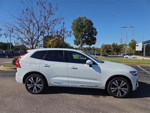 2023 Volvo XC60 B5 FWD Plus Bright