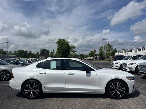 2024 Volvo S60 B5 Plus Dark