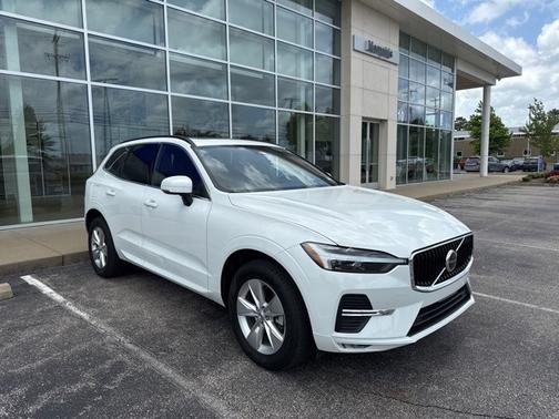 2022 Volvo XC60 B5 FWD Momentum