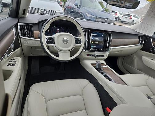 2022 Volvo V90 Cross Country B6 AWD