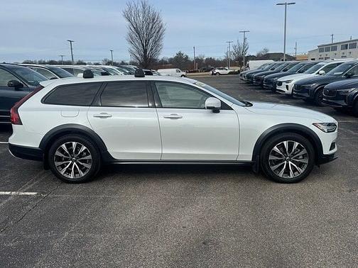 2022 Volvo V90 Cross Country Cross Country