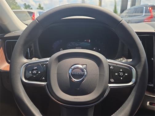 2023 Volvo XC60 B5 FWD Ultimate Bright