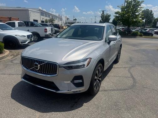 2023 Volvo XC60 B5 FWD Plus Bright