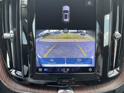 2023 Volvo XC60 B5 FWD Plus Bright