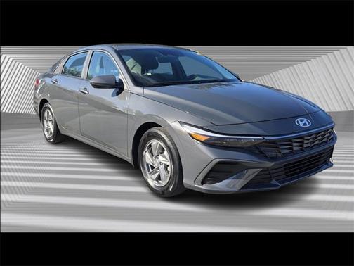 2024 Hyundai ELANTRA SE