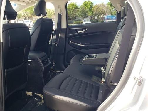 Photo 5 of 24 of 2019 Ford Edge SEL