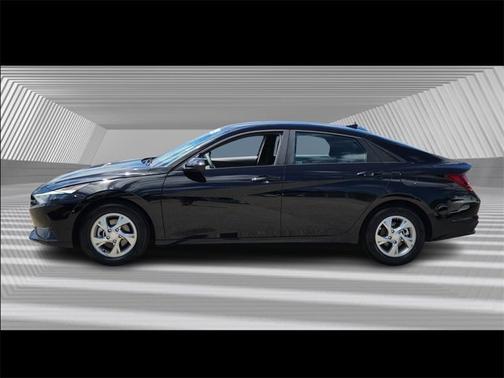 2023 Hyundai ELANTRA SE