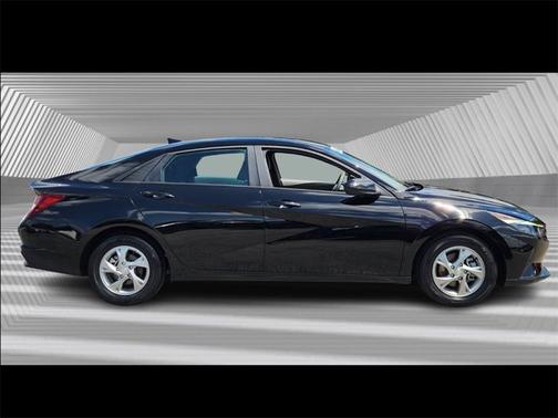 2023 Hyundai ELANTRA SE