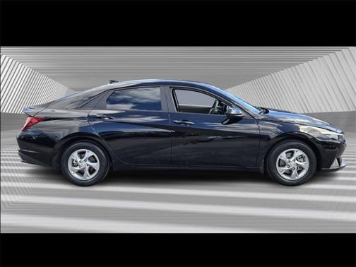 2023 Hyundai ELANTRA SE
