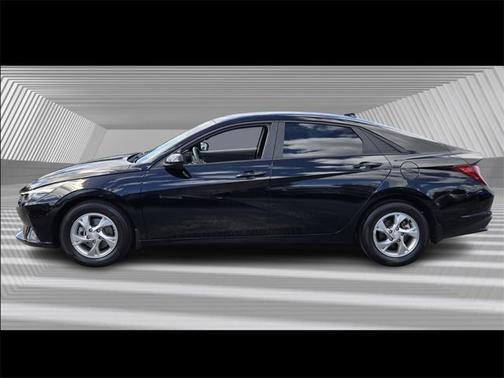 2023 Hyundai ELANTRA SE