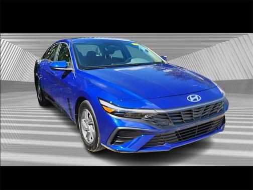 2024 Hyundai ELANTRA SE