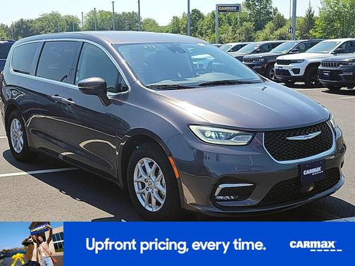 Gray 2023 Chrysler Pacifica Touring L