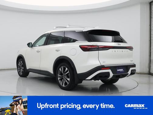 White 2023 INFINITI QX60 Luxe