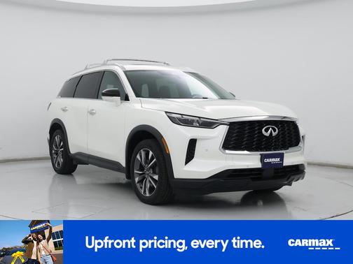 White 2023 INFINITI QX60 Luxe