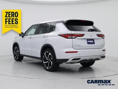 White 2022 Mitsubishi Outlander SE