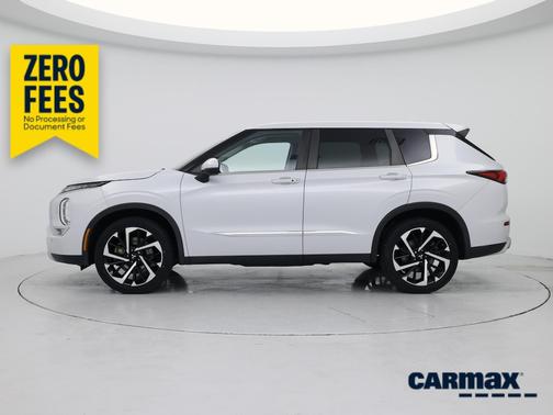 White 2022 Mitsubishi Outlander SE