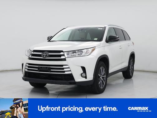 White 2019 Toyota Highlander XLE