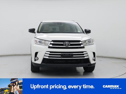 White 2019 Toyota Highlander XLE