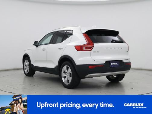2022 Volvo XC40 T5 Momentum