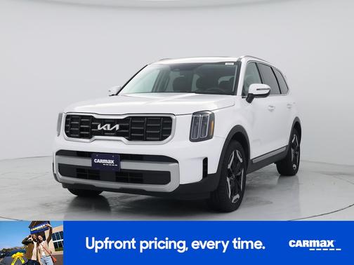 White 2023 Kia Telluride S