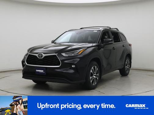 Black 2023 Toyota Highlander XLE
