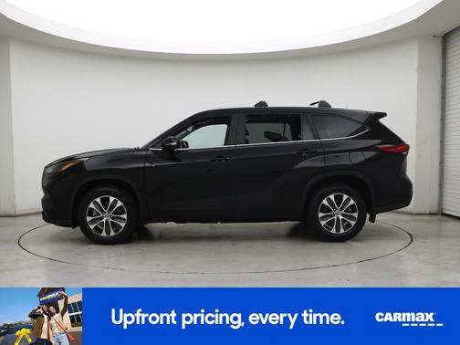 Black 2023 Toyota Highlander XLE