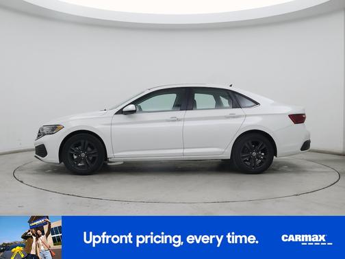 White 2022 Volkswagen Jetta SE