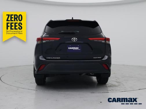 Black 2021 Toyota Highlander XLE