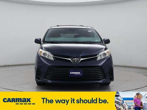 2018 Toyota Sienna LE