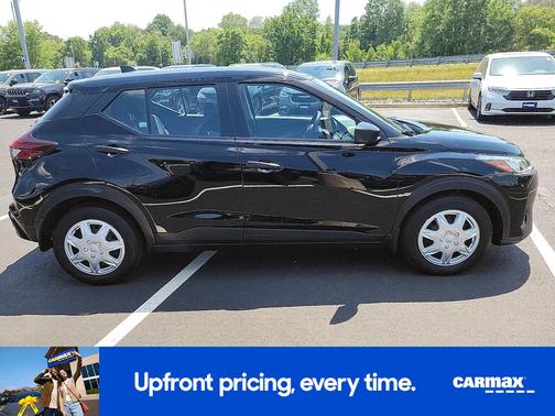 Black 2023 Nissan Kicks S