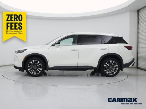 White 2023 INFINITI QX60 Luxe
