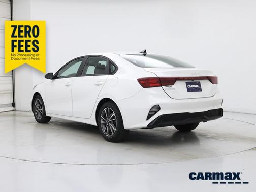 White 2022 Kia Forte LXS