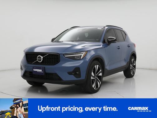 2024 Volvo XC40 B5 Ultimate Dark Theme