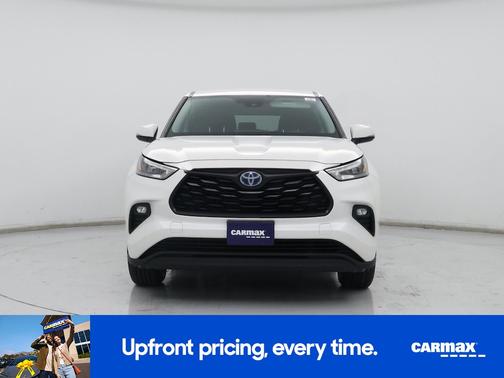 White 2020 Toyota Highlander Hybrid LE