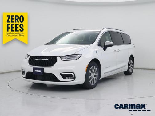 White 2023 Chrysler Pacifica Hybrid Pinnacle