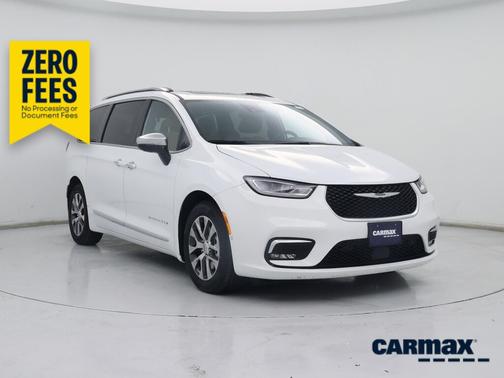 White 2023 Chrysler Pacifica Hybrid Pinnacle