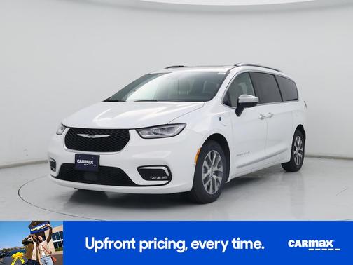 White 2023 Chrysler Pacifica Hybrid Pinnacle