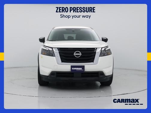White 2024 Nissan Pathfinder S