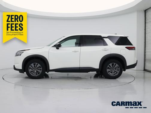 White 2024 Nissan Pathfinder S