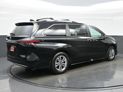2024 Toyota Sienna Platinum