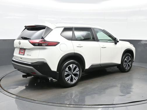 Pearl White Tricoat 2023 Nissan Rogue SV