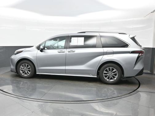 2024 Toyota Sienna XLE