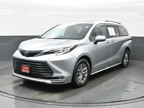 2023 Toyota Sienna XLE
