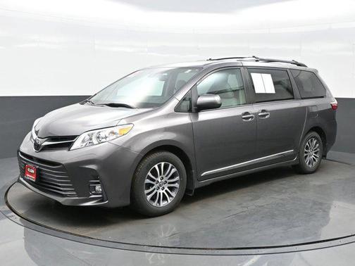 2019 Toyota Sienna XLE