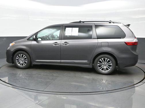 2019 Toyota Sienna XLE